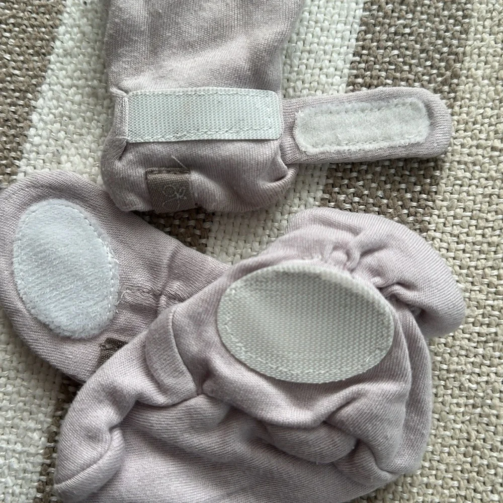 Soft Baby Booties and mittens in Light purple